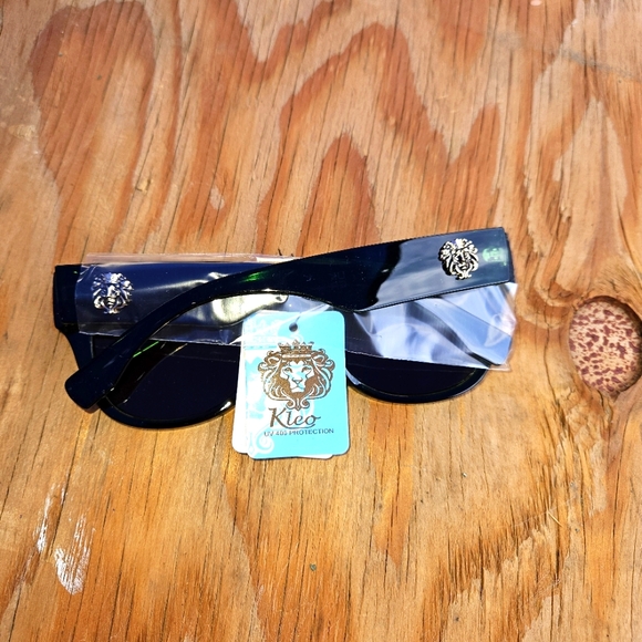 Kleo Stylish Black Sunglasses - Picture 5 of 16